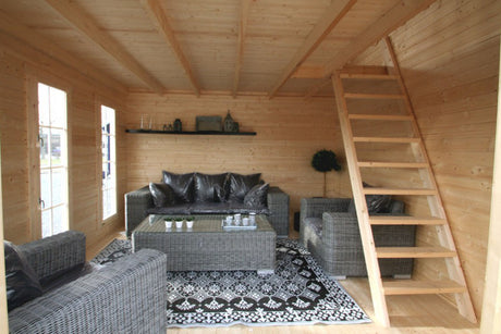 Casa Lignea Gartenhaus Modell Olymp Innenansicht Erdgeschoss mit Treppe