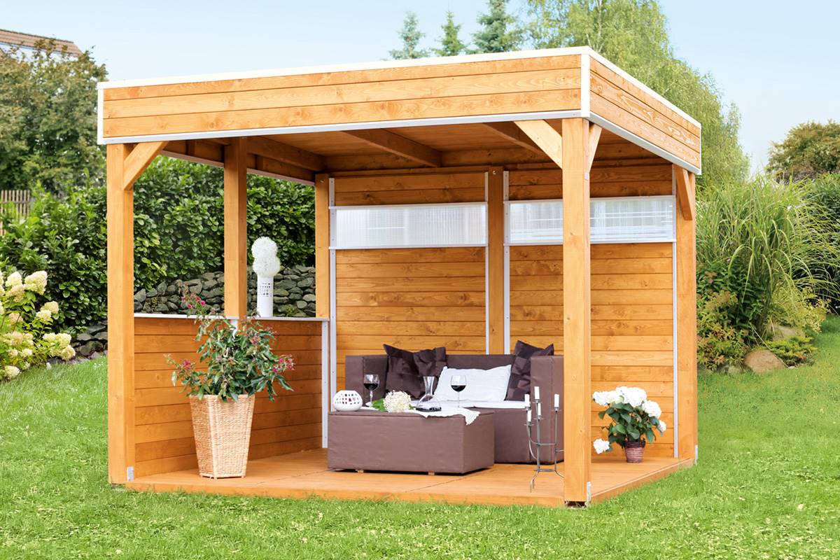 Skan Holz Pavillon Toulouse farblich behandelt mit Zubehör
