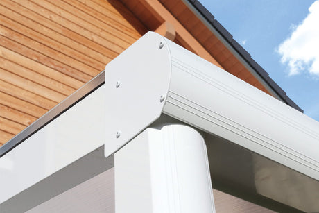 Skan Holz Terrassenüberdachung Garda 648 cm Eck-Detail Weiß